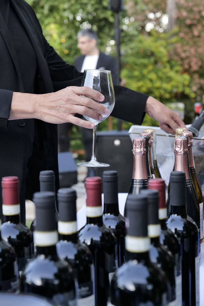 ארוחה יוקרתית בליווי יינן ארוחה יוקרתית בליווי יינן