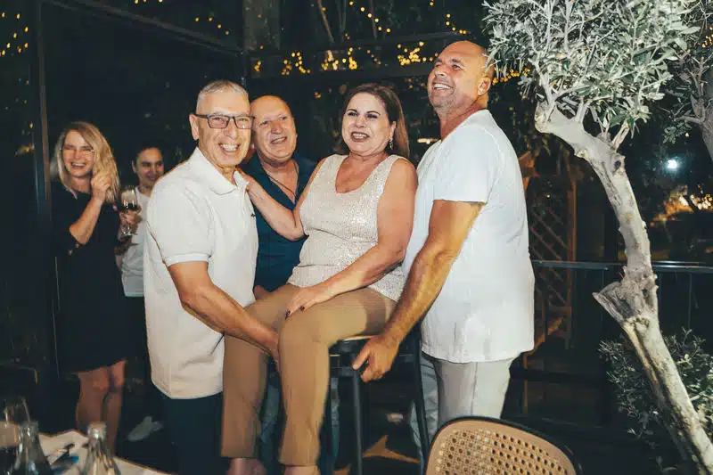 חגיגת יום הולדת 50 עם משפחה וחברים במסעדה